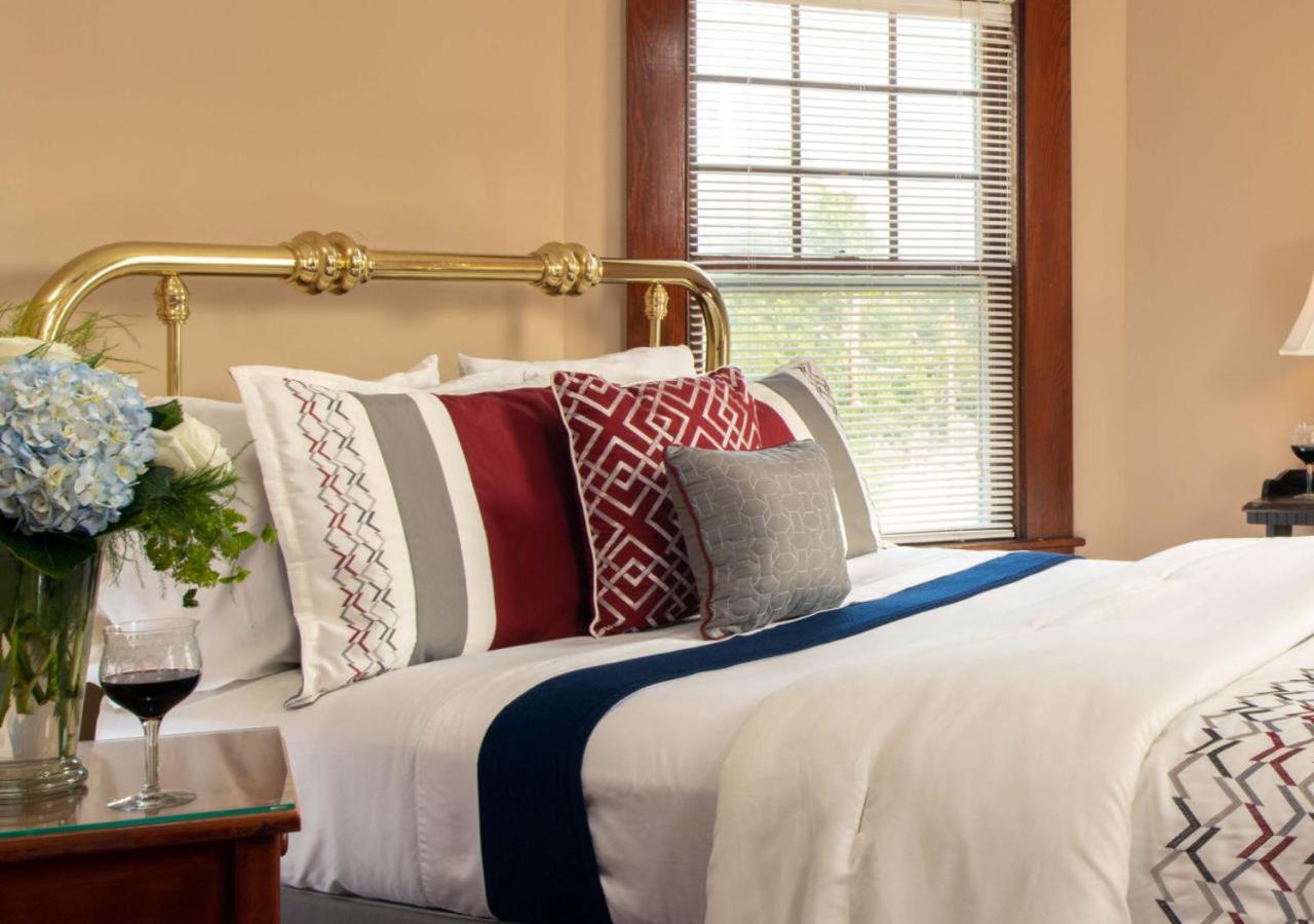 Palmer House Inn Фалмът Стая снимка