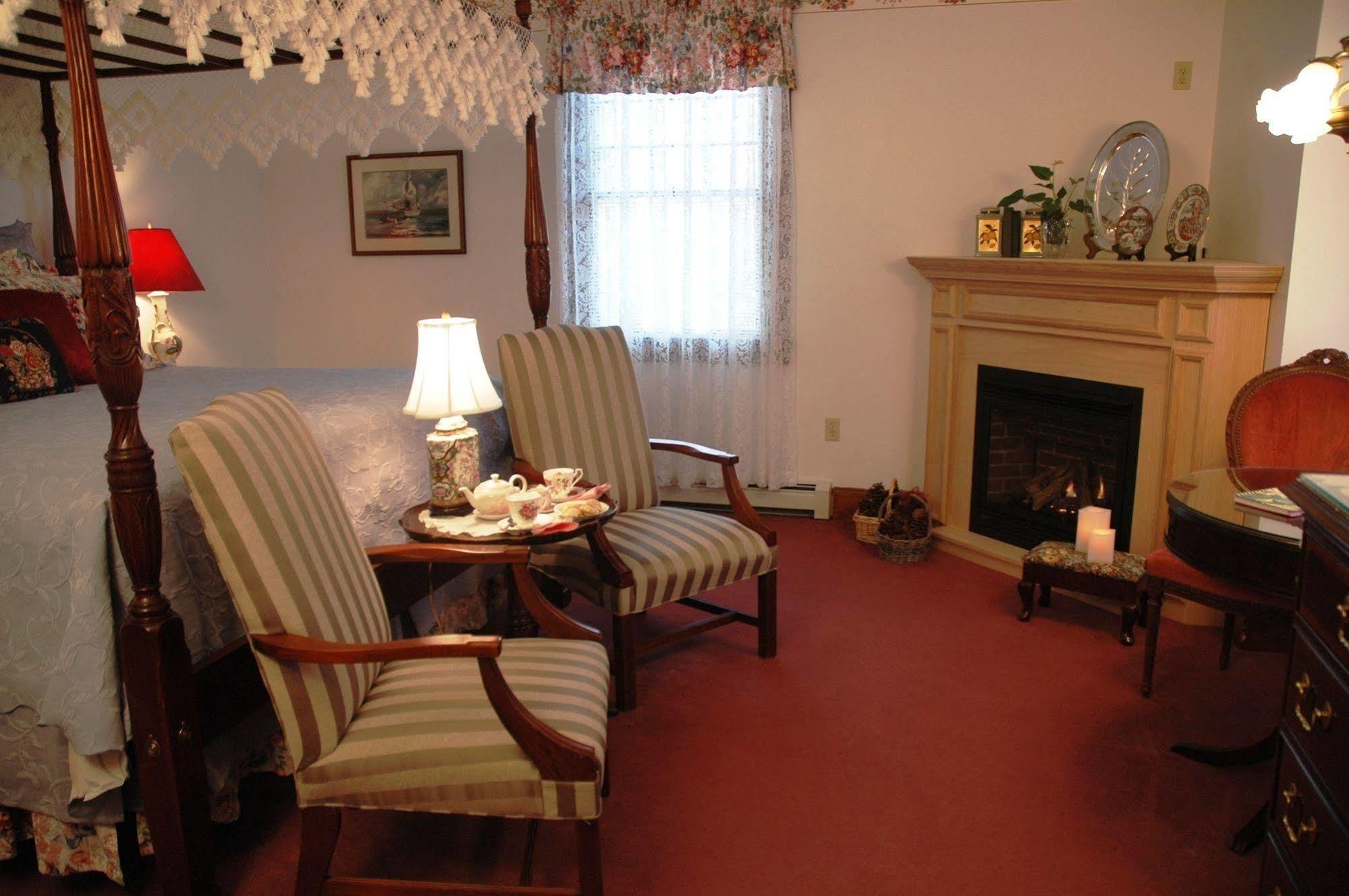 Palmer House Inn Фалмът Екстериор снимка