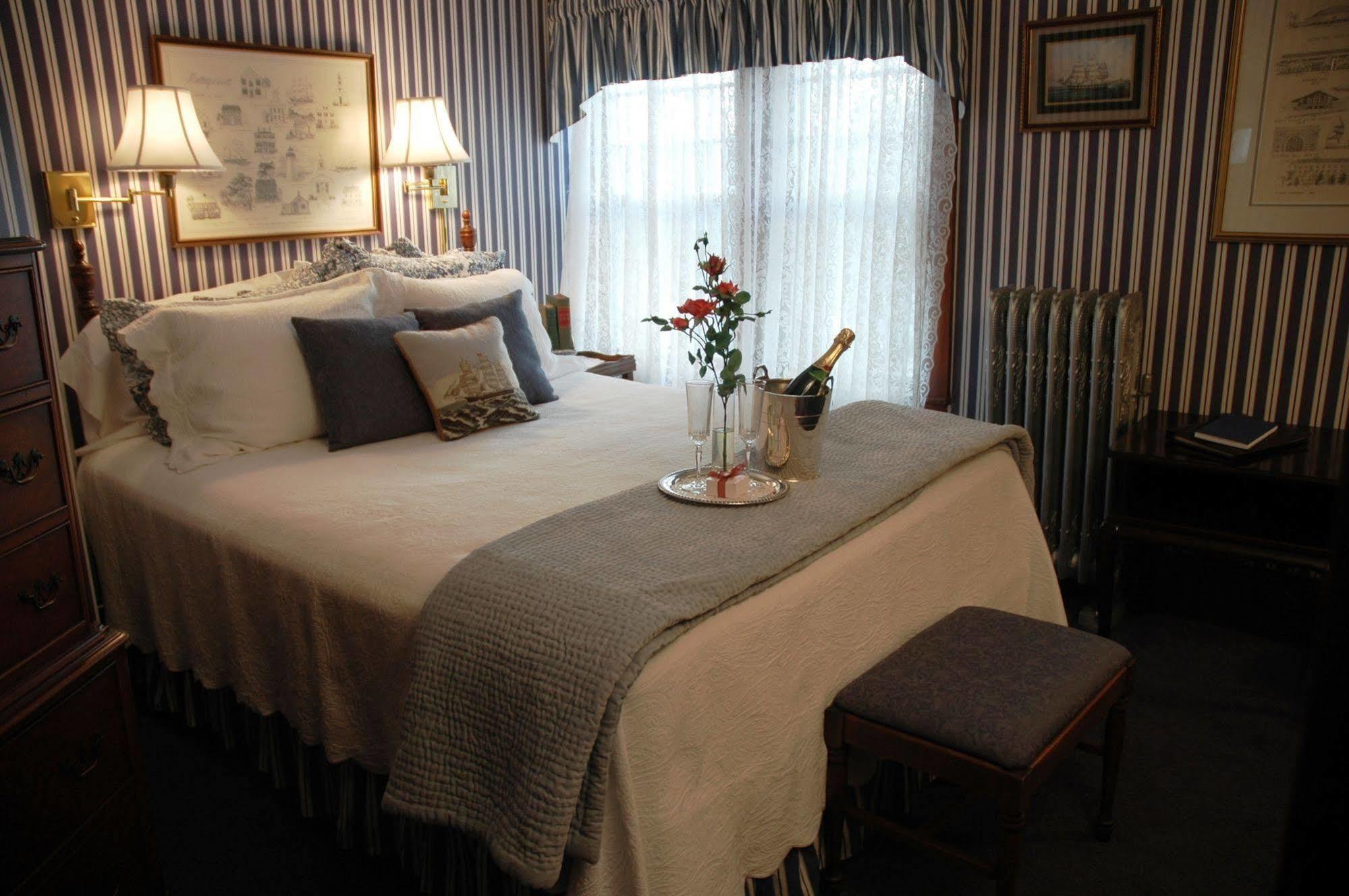 Palmer House Inn Фалмът Екстериор снимка