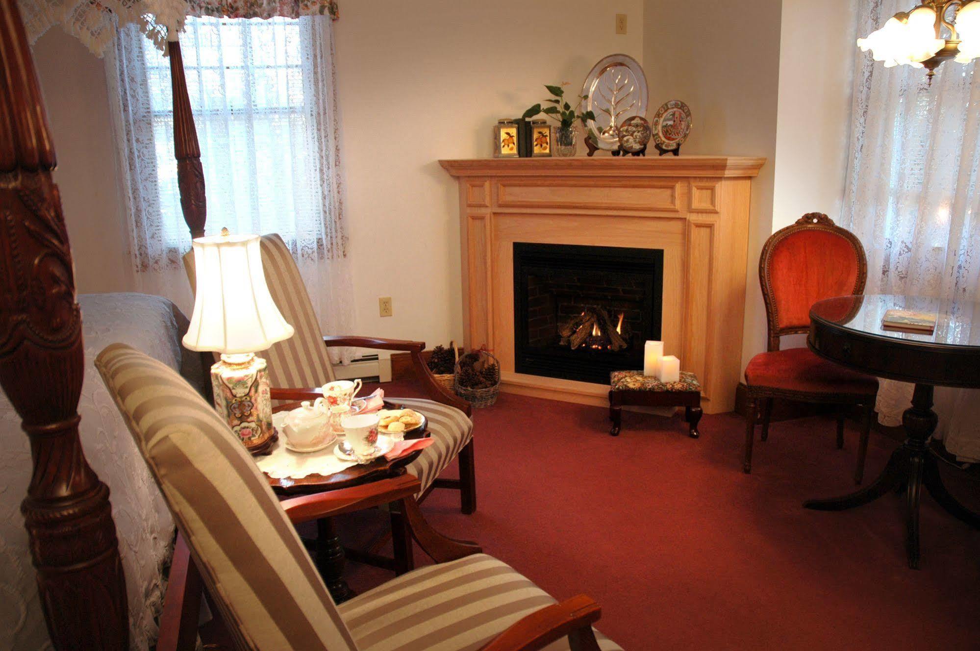 Palmer House Inn Фалмът Екстериор снимка