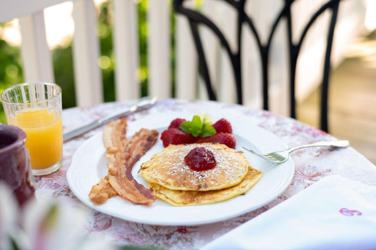 Palmer House Inn Фалмът Екстериор снимка