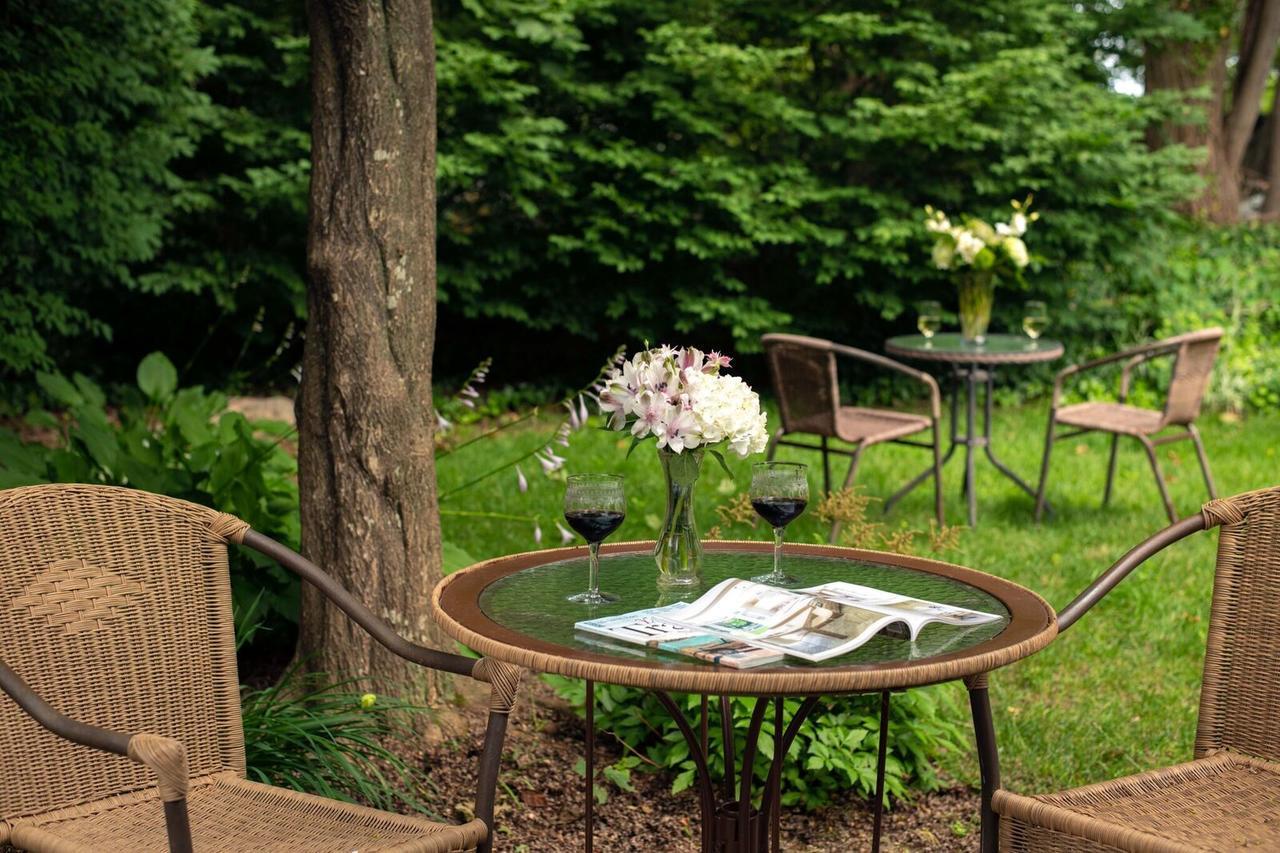 Palmer House Inn Фалмът Екстериор снимка