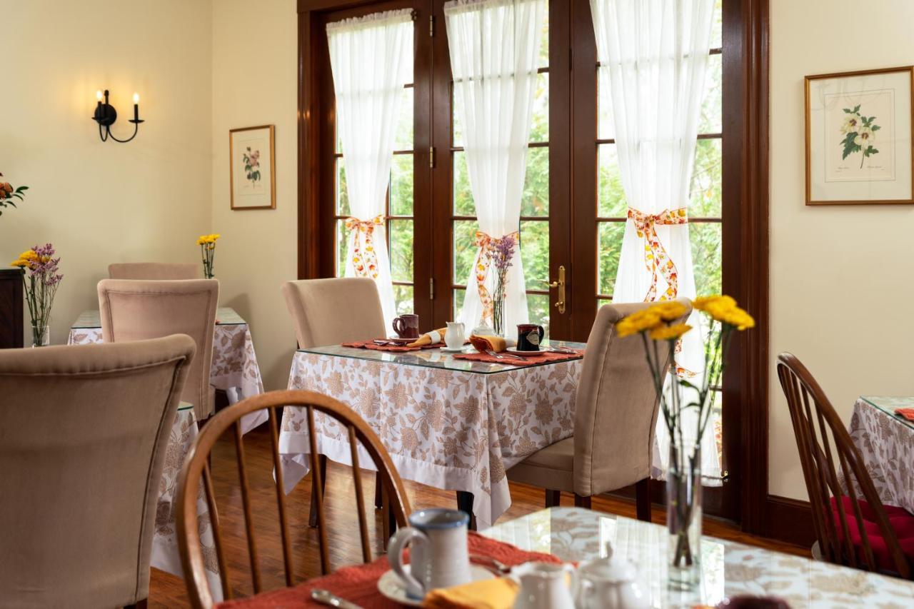 Palmer House Inn Фалмът Екстериор снимка