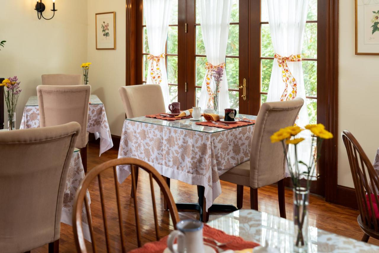 Palmer House Inn Фалмът Екстериор снимка