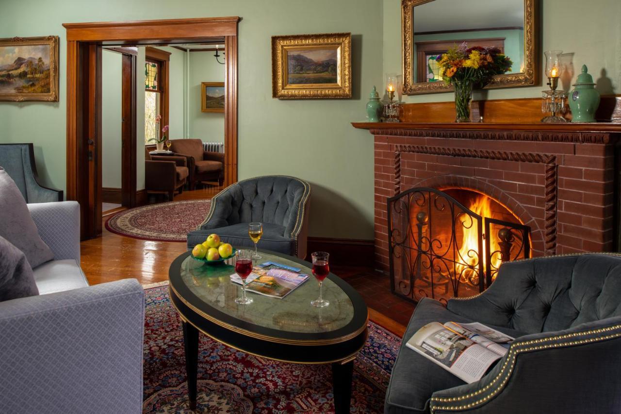 Palmer House Inn Фалмът Екстериор снимка