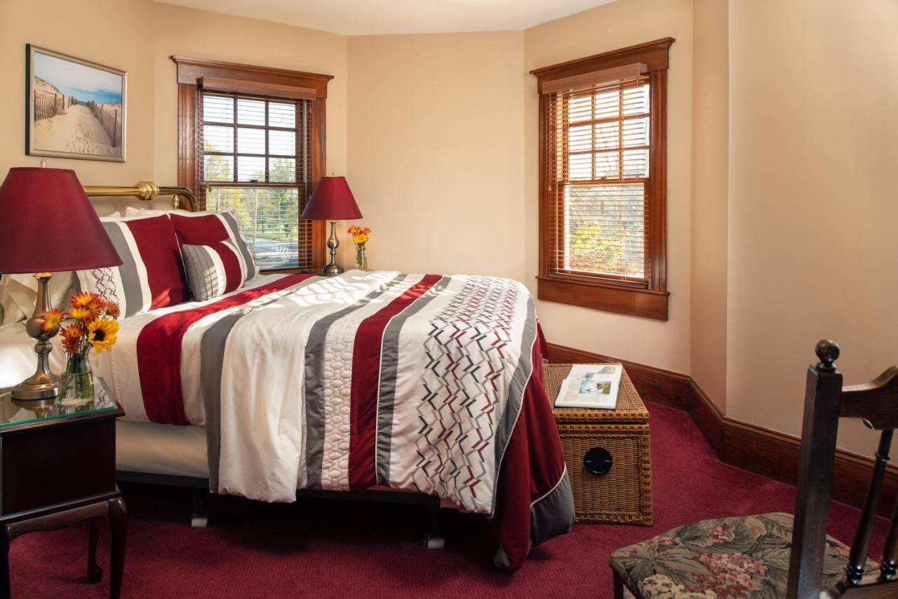 Palmer House Inn Фалмът Екстериор снимка